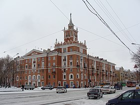 Комсомольск-на-Амуре Дом со шпилем.jpg