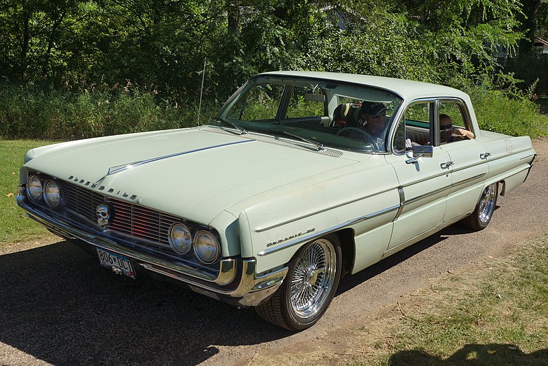 File:1962 Oldsmobile Dynamic 88 (28652496666).jpg