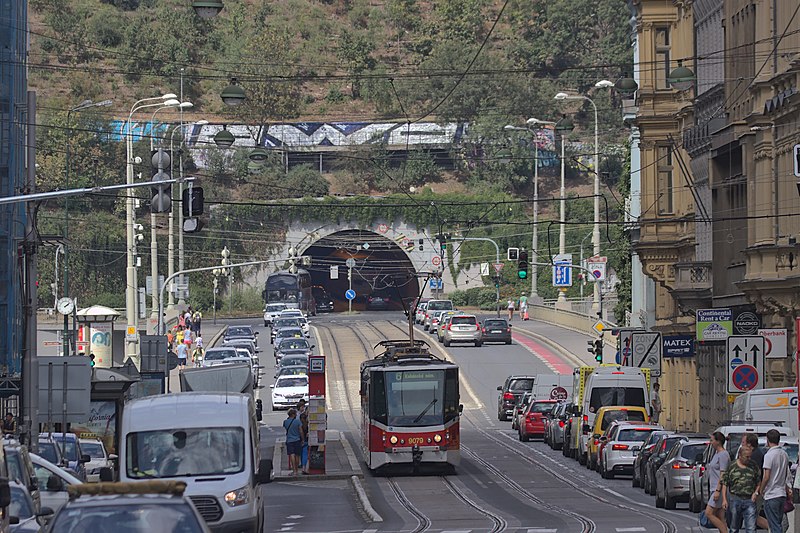 File:2018-08-14 CZ Praha 01 & Praha 07, Revoluční, Štefanikův most, Letenský tunel, KT8D5R.N2P 9079 linka 6 (50078413817).jpg