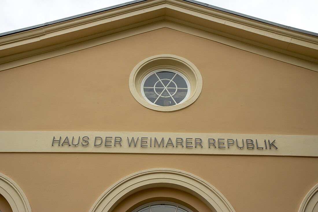 File:2019-07-30 Haus-Weimarer Republik MG 9122.jpg