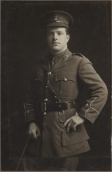 File:2nd Lieutenant F. W. Lang photograph (1920).jpg