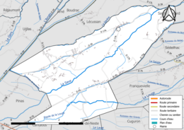 Carte en couleur présentant le réseau hydrographique de la commune