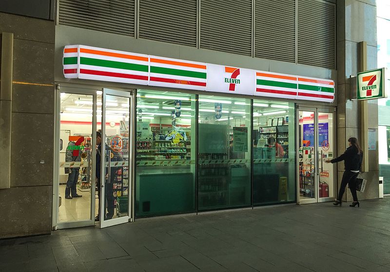File:7-Eleven store at East Hongju St (20170313085103).jpg
