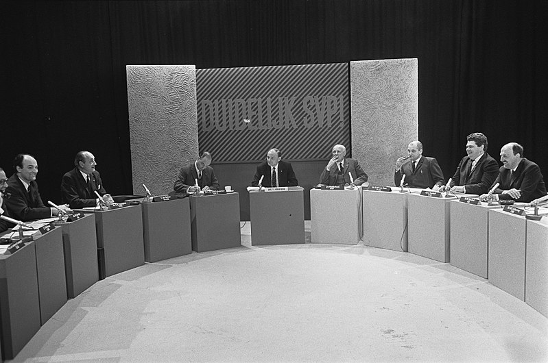 File:AVRO-TV, Duidelijk svp , zestien Nederlandse politici debatteren onder leiding, Bestanddeelnr 921-0477.jpg