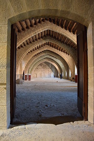 29 septembre — L'abbaye Sainte-Marie de Lagrasse (Aude) Photo par Tournasol7 (CC-BY-SA-3.0)