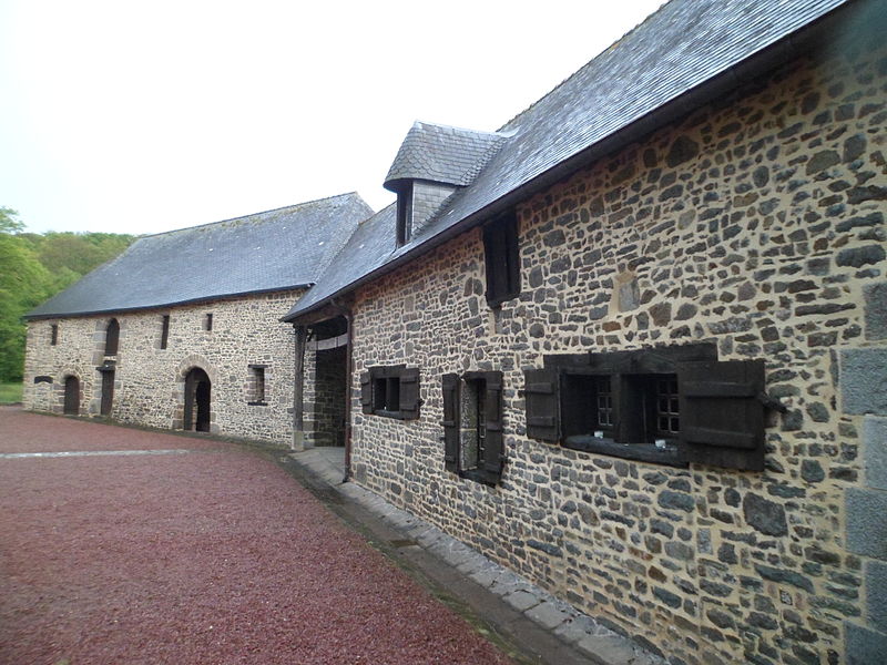 File:Abbaye de Hambye, Pierres en Lumières 2012 - Pressoir.JPG