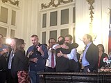 Durante el 13 y 14 de noviembre los partidos de Chile Vamos y parte de la oposición –excluyendo al PCCh, el PRO, el FRVS, el PH y CS- realizaron una serie de negociaciones en el edificio del ex Congreso Nacional para determinar el inicio de un proceso constituyente y su mecanismo de realización. Las negociaciones llegaron a puerto en la madrugada del 15 de noviembre, anunciándose la realización del plebiscito mediante una declaración denominada Acuerdo por la Paz Social y la Nueva Constitución.En la imagen se observan a representantes y presidentes de variados partidos políticos, dando a conocer lo que es el acuerdo parlamentario "Acuerdo por la paz social y la nueva constitución".