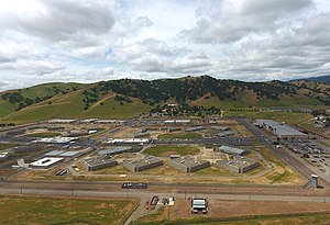 Vista aérea de la prisión estatal de Solano.jpg