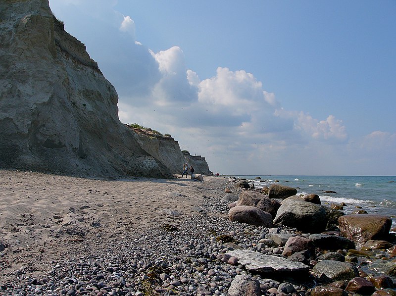 File:Ahrenshoop, Steilküste03.jpg