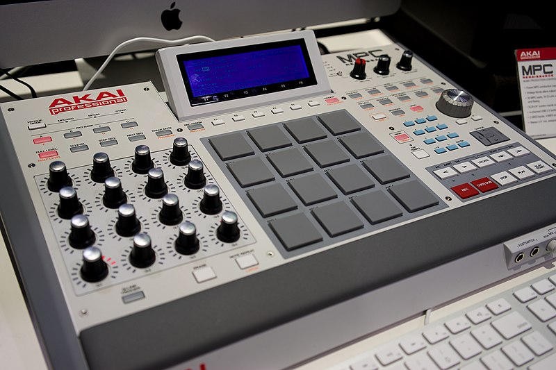 File:Akai MPC Renaissance - angled left - 2014 NAMM Show (by Matt