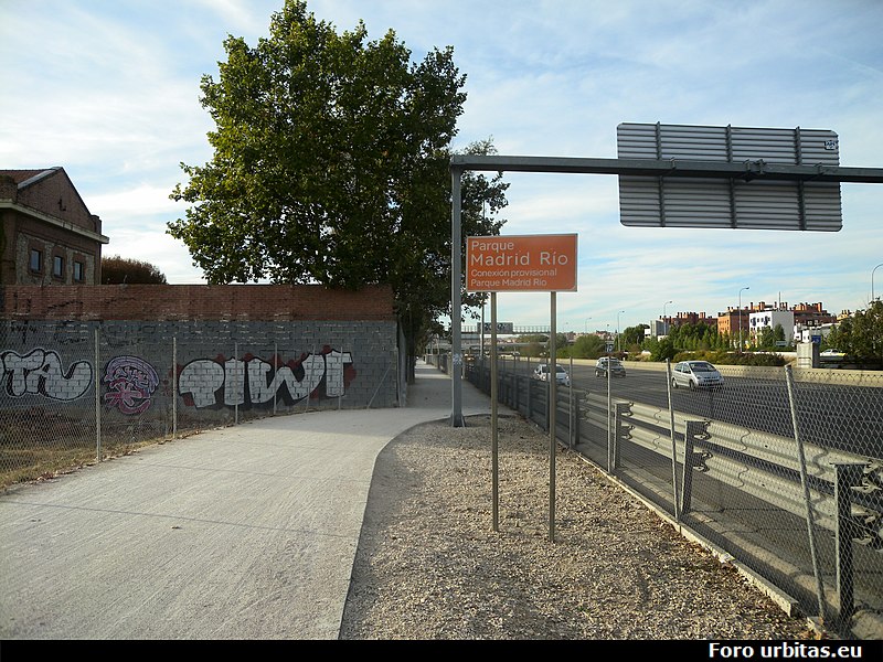 File:Almendrales, Madrid, Spain - panoramio.jpg