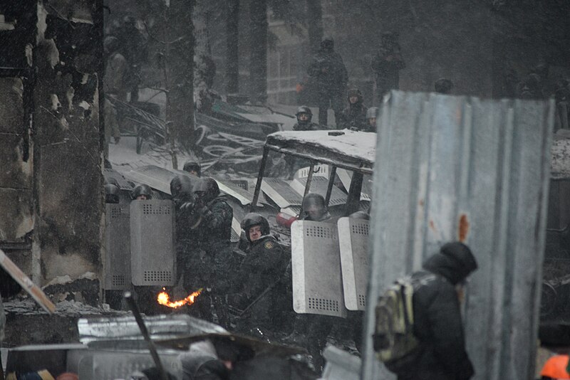 File:Anti-riot police forces consisting of Internal Troops holding protective position and Berkut special policemen shooting. Kyiv, Ukraine. Jan 22, 2014.jpg