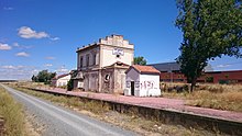 Antigua estación de la línea Villalba-Medina del Campo (23 de agosto de 2015, Hontanares de Eresma) 11.jpg