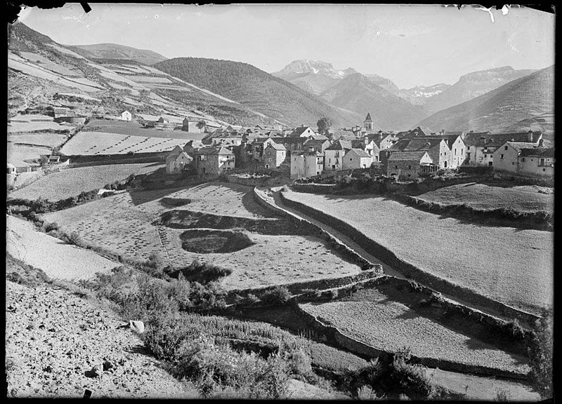 File:Aragüés del Puerto.jpeg