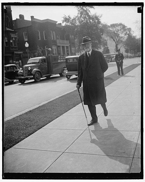 File:Arrives for Supreme Court Session. Washington, D.C., Oct. 11. Associate Justice George Sutherland of the United States Supreme Court arriving for today's session of the Court, 10-11-37 LCCN2016877918.jpg