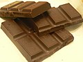 O chocolate amargo contén pouco azucre.