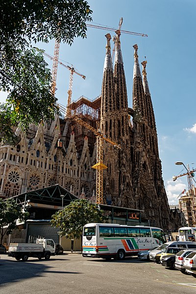 File:Barcelona - Carrer de Mallorca - View West on La Sagrada Família - Nativity façade.jpg