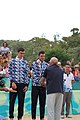 Deutsch: Beachvolleyball bei den Olympischen Jugendspielen 2018; Tag 11, 17. Oktober 2018; Jungen, Medaillenzeremonie - Gold: Schweden (David Åhman & Jonatan Hellvig), Silber: Niederlande (Matthew Immers & Yorick de Groot), Bronze: Argentinien (Bautista Amieva & Mauro Zelayeta) English: Beach volleyball at the 2018 Summer Youth Olympics at 17 October 2018 – Boys Victory ceremony - Gold: Sweden (David Åhman & Jonatan Hellvig), Silver: Netherlands (Matthew Immers & Yorick de Groot), Bronze: Argentina (Bautista Amieva & Mauro Zelayeta)