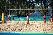 Deutsch: Beachvolleyball bei den Olympischen Jugendspielen 2018; Tag 8, 14. Oktober 2018; Mädchen, Achtelfinale – Bolivien-Puerto Rico 0:2 (18–21/18–21 ) English: Beach volleyball at the 2018 Summer Youth Olympics at 14 October 2018 – Girls Round of 16 – Bolivia-Puerto Rico 0:2 (18–21/18–21 )