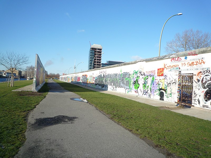 File:Berlin Wall, East Side Gallery, Dec 2012.jpg