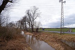 Среднее течение Бялы на северной окраине села Лончник[пол.] в феврале 2023 года