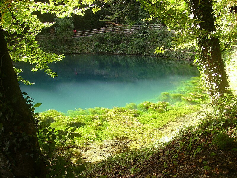 File:Blaubeuren Blautopf 09.jpg