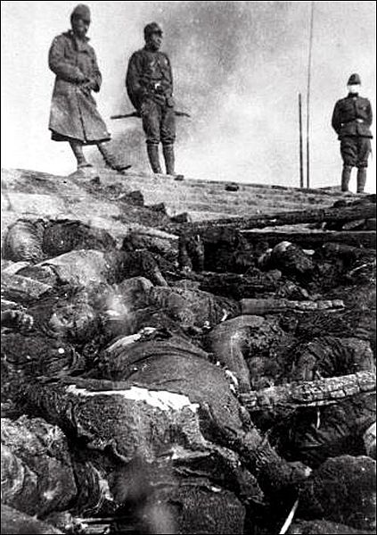 File:Bodies of Chinese massacred by Japanese troops along a river in Nanjing (Murase Moriyasa's photo) 01.jpg