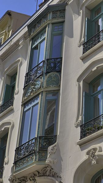 File:Bow windows immeuble michoudet Saint-Etienne.jpg