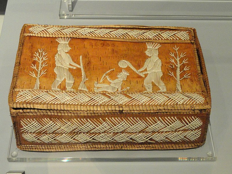 File:Box with quilled battle scene, Jonathan Yorke (Mesaquab), Anishnawbek, Rama, birchbark, porcupine quills, sweetgrass, 1904 - Royal Ontario Museum - DSC00331.JPG