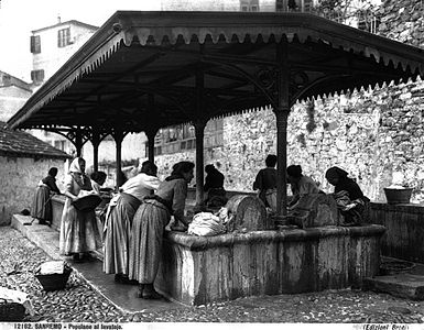 Lavoir à Sanremo, Italie, vers le début du XXe siècle.
