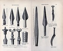 Doble página de un libro, ilustraciones de armas.