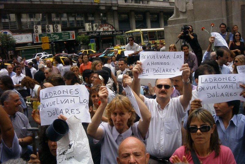 File:Buenos Aires - Manifestación contra el Corralito - 20020206-05.JPG