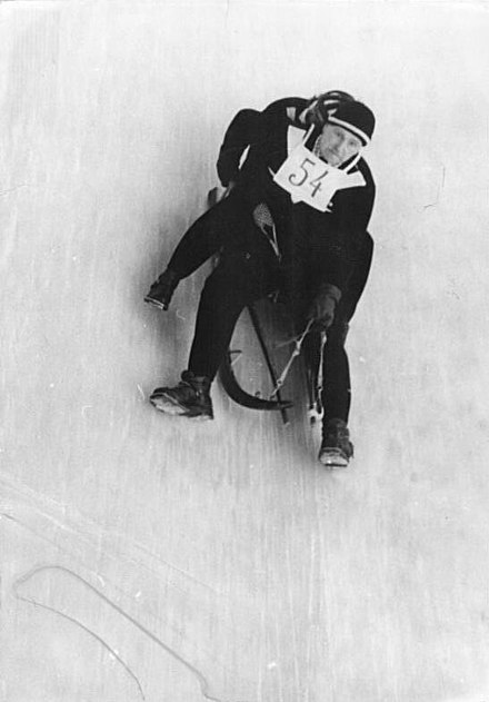 Albert Krauss, 1954 Bundesarchiv Bild 183-23342-1309, Oberhof, DDR-Rodelmeisterschaften, Krause-Engelke.jpg