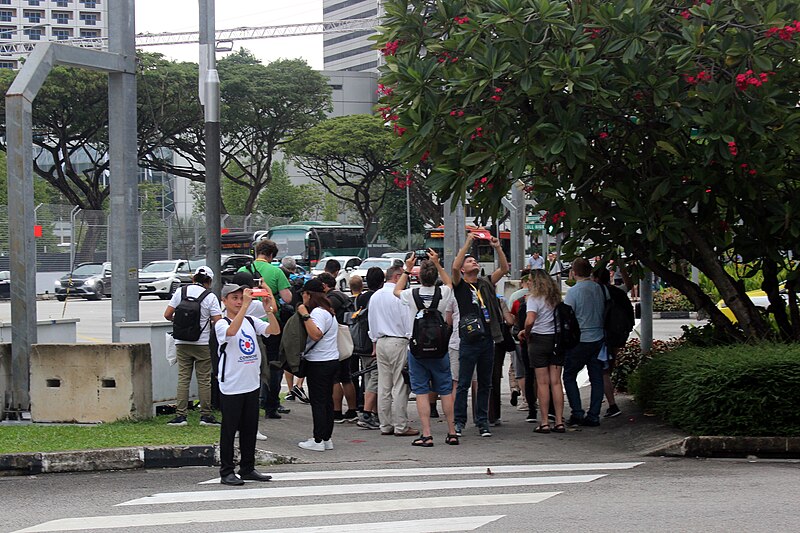 File:CPUG photowalk during Wikimania Singapore 29.jpg