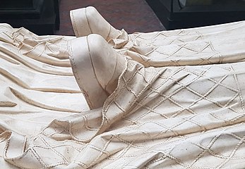 Calco statua funebre di Beatrice d'Este al Victoria and Albert Museum, le pianelle.jpg
