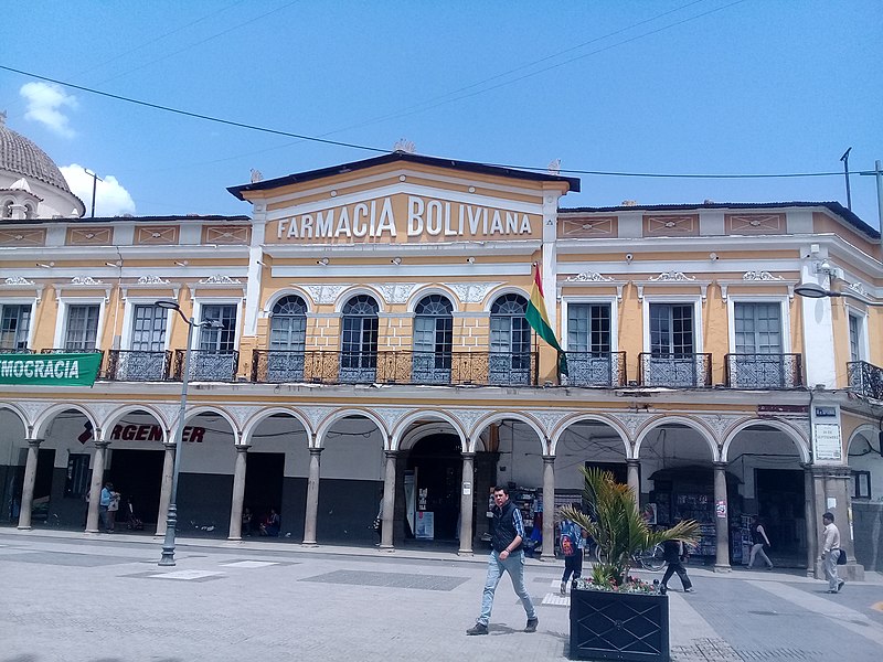 File:Casa Arze-Farmacia Bolivia.jpg