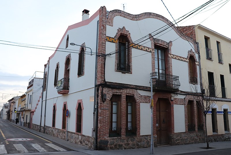 File:Casa Joan Martí i Viñolas (La Garriga).jpg