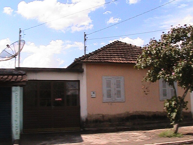 File:Casa em Arantina.jpg