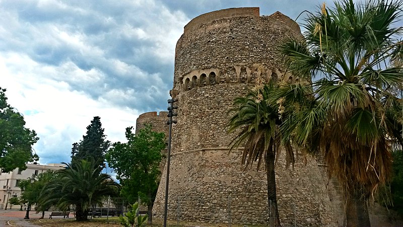 File:Castello Aragonese ( Torre ).jpg