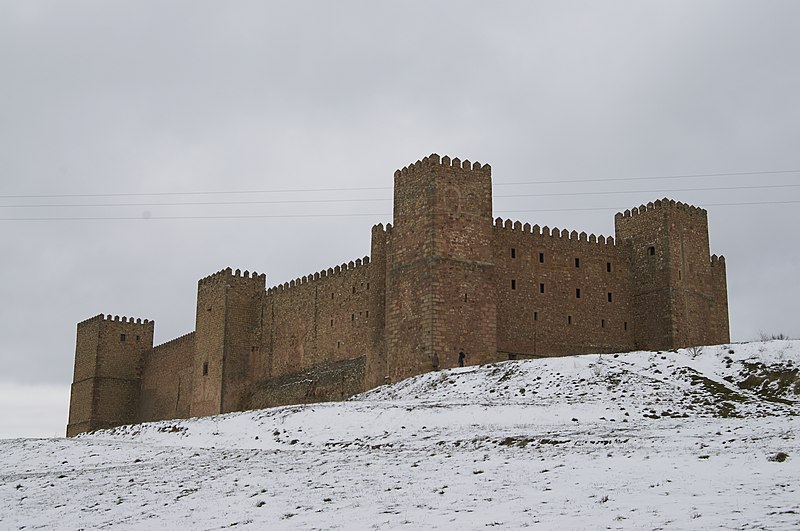 File:Castillo ^ Nieve - panoramio.jpg