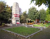 [en→my]Cenotaph in Aldershot in the UK, 'Home of the British Army'