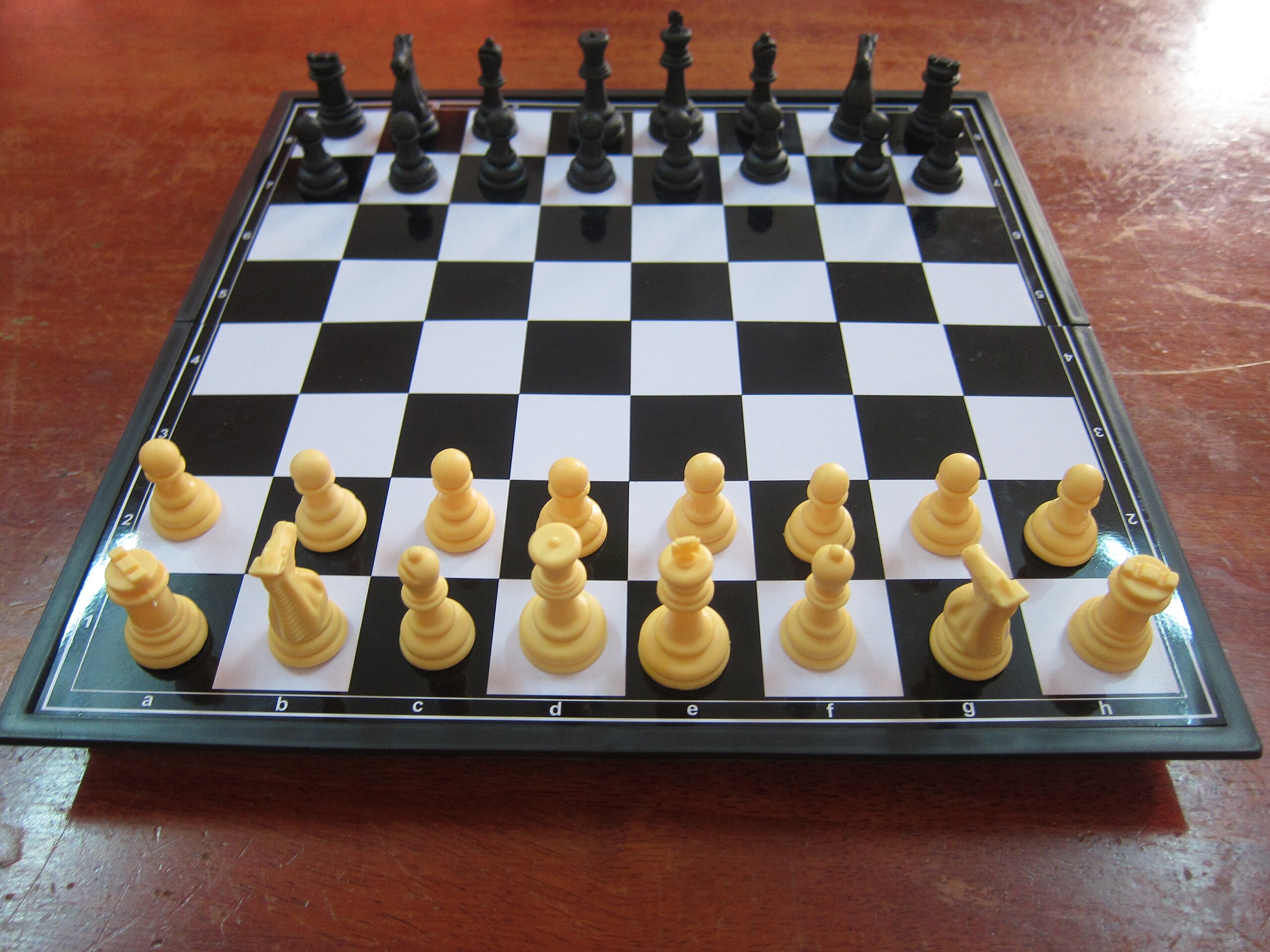 File:Chess board with chess set in opening position IMG 5994.JPG -  Wikimedia Commons