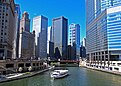 Chicago_River_ferry.jpg