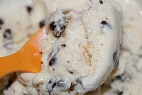 Suuntaa-antava kuva tuotteesta Chocolate Chip Cookie Dough Ice Cream