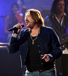 Negron performing in 2008 Chuck Negron.jpg