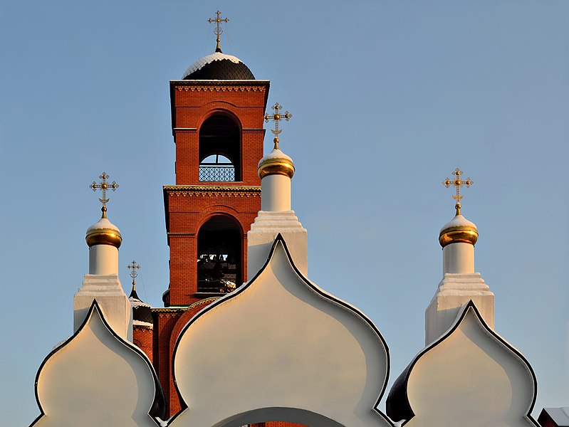 Korolyov. The Church of the Holy Trinity: the gate and the bell tower.