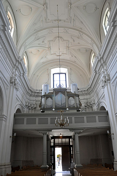 File:Church of St. Martin, Kraków - interior 02.jpg