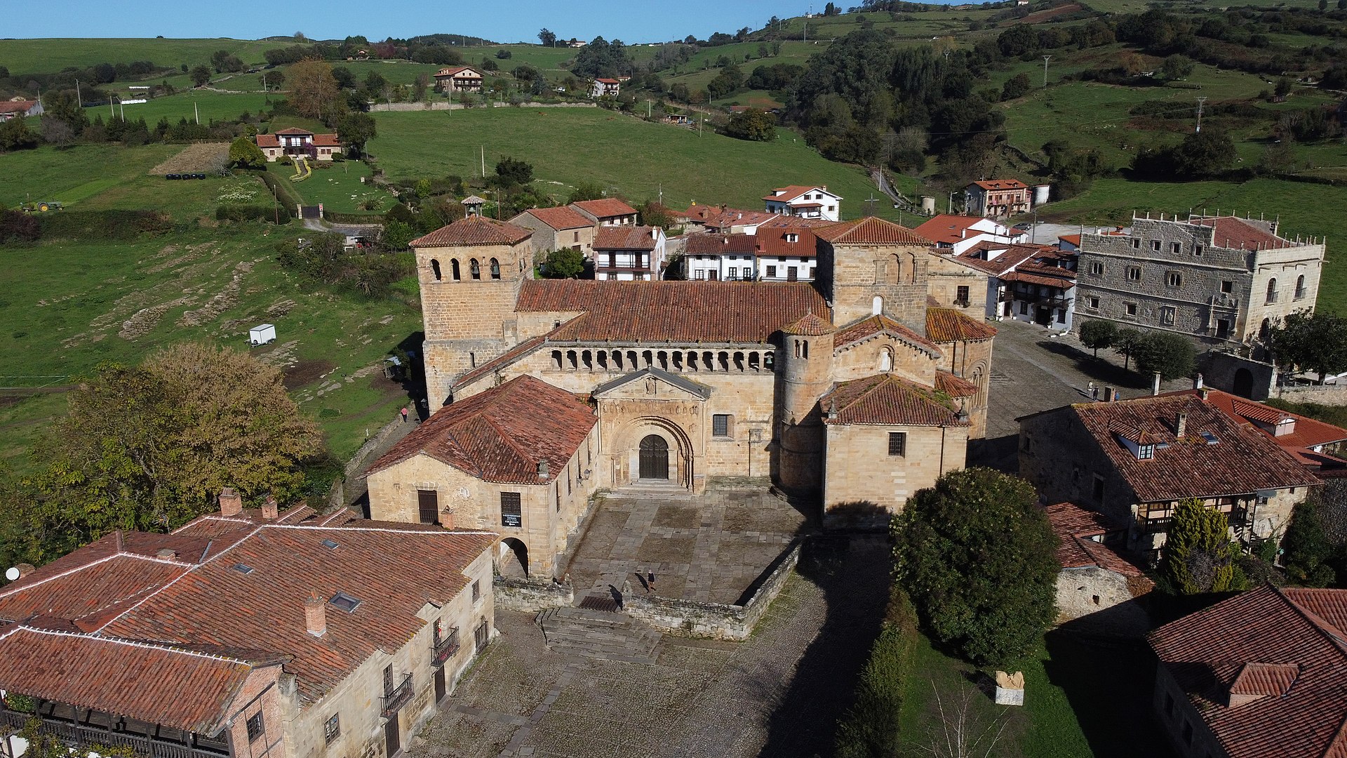 Collegiata di Santa Giuliana, Santillana del Mar 03.jpg