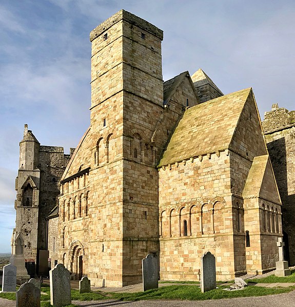 File:Cormac's Chapel, Rock of Cashel, Caiseal, Éire (stitched).jpg