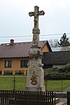 Crhov, kříž na návsi (2017-04-29; 01).jpg